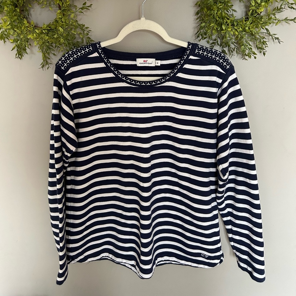 Vineyard Vines sweater (M)